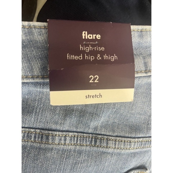 NEW Ava & Viv Women's Blue Jeans Size 22 High-Rise Flare Raw Hem Distressed - Picture 6 of 14